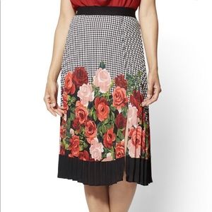 NY&C Houndstooth and Roses Skirt